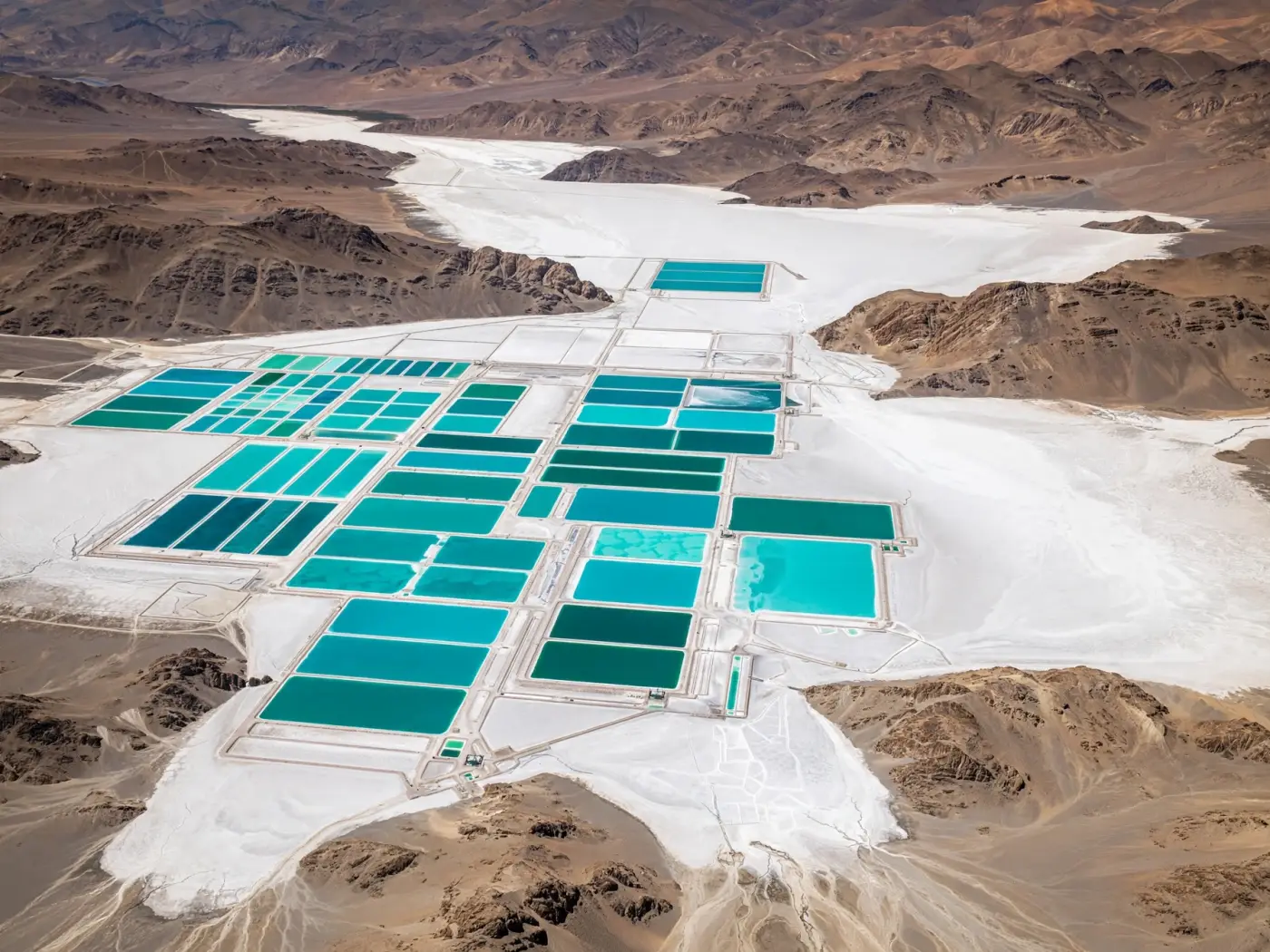 Piletas de evaporación de litio en el Salar de Olaroz, provincia de Jujuy